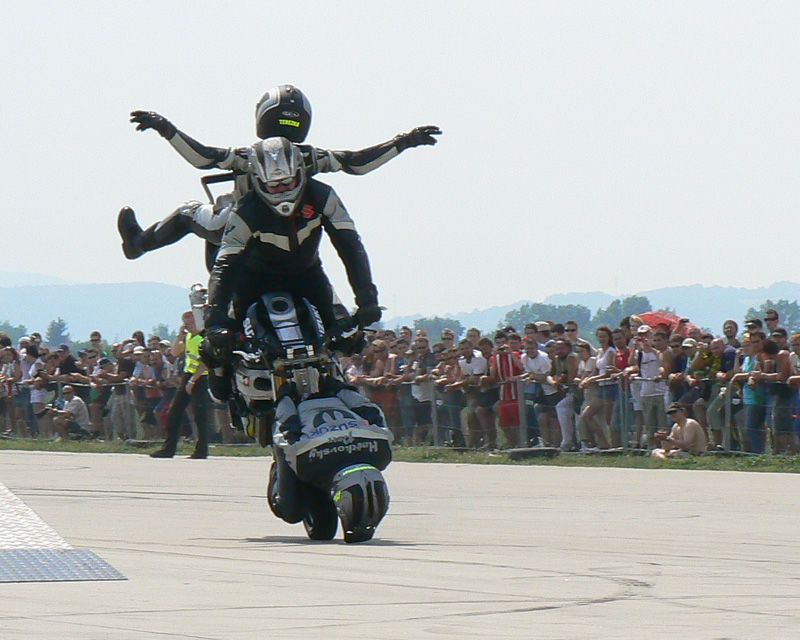 STUNT RIDING SHOW