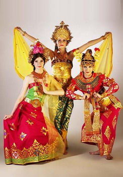 Exotická módní přehlídka z ostrova démonů Bali