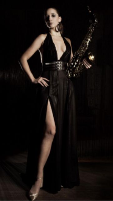 ANNIE BLACK – saxofonistka