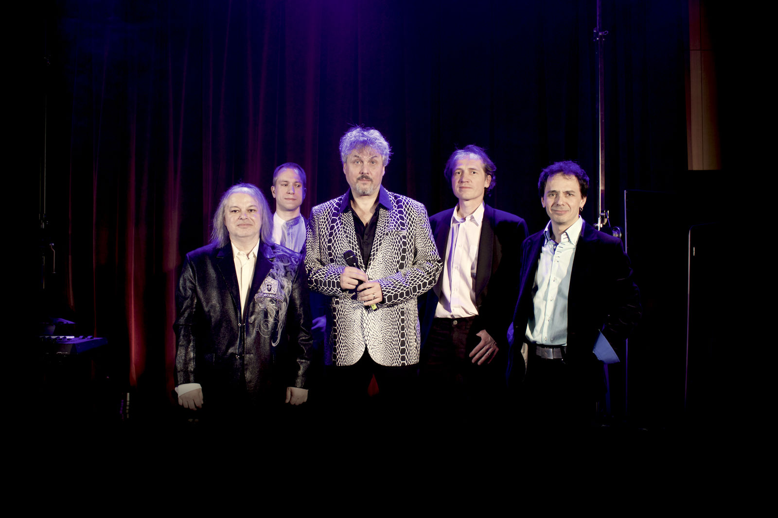 Karlín....hraje hity Karla Gotta